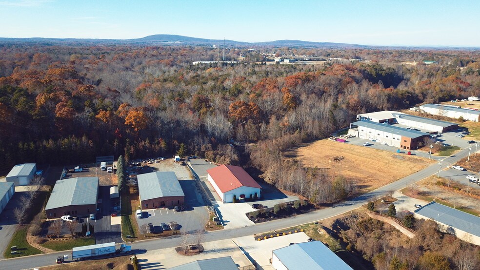 More Photos Of 3415 Denver Dr, Denver Warehouse For Lease