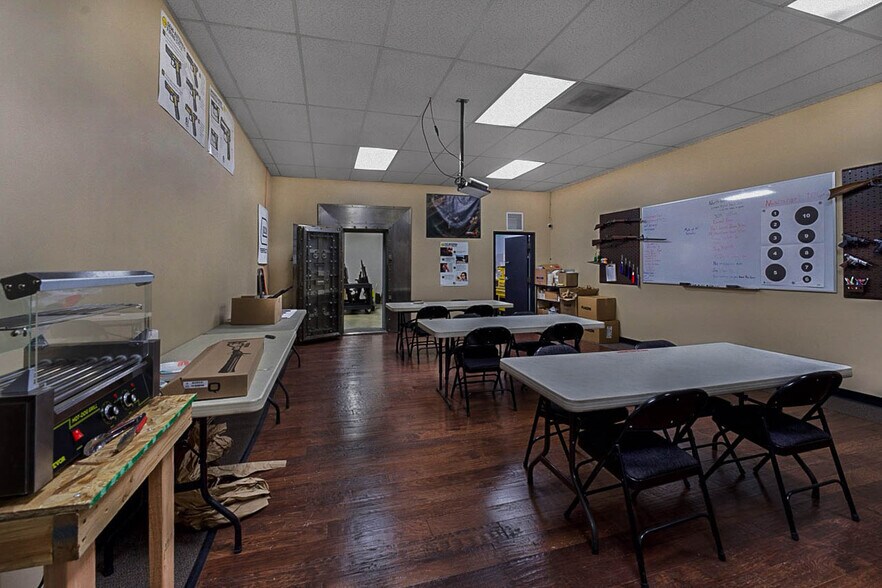 More Photos Of 86321 College View Rd, Eugene General Retail For Sale