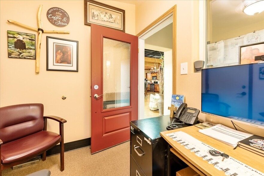 More Photos Of 1502 Minnie St, Fairbanks Industrial For Sale