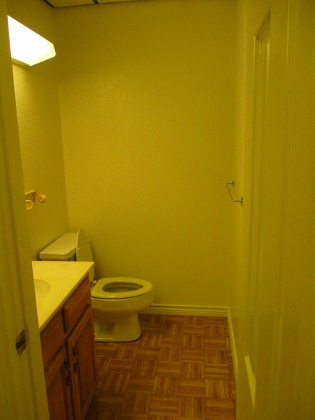 More Photos Of 303 N Carroll Blvd, Denton Office For Lease