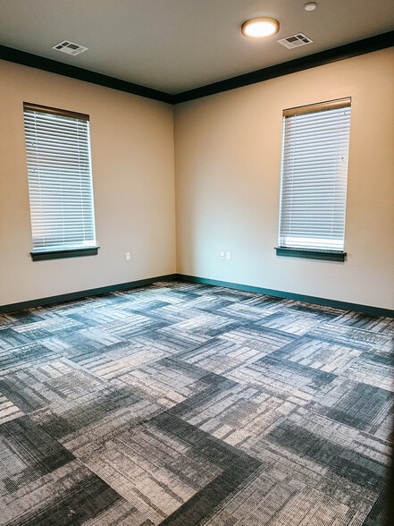 More Photos Of 8900 NW Silver Hill Dr, Oklahoma City Office For Lease