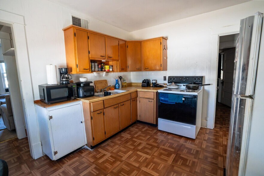 More Photos Of 507 W Wisconsin St, Sparta Flex For Sale