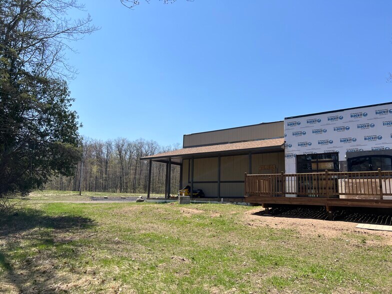 More Photos Of 11706 N Eaton Rd, Hayward Bar For Sale