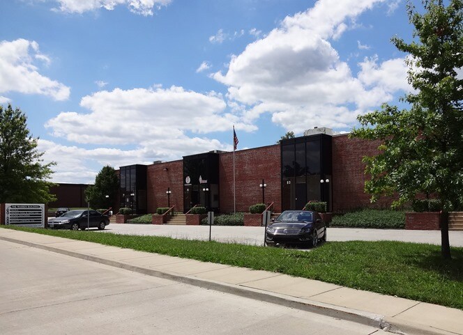 More Photos Of 79-85 Weldon Pky, Maryland Heights Warehouse For Sale
