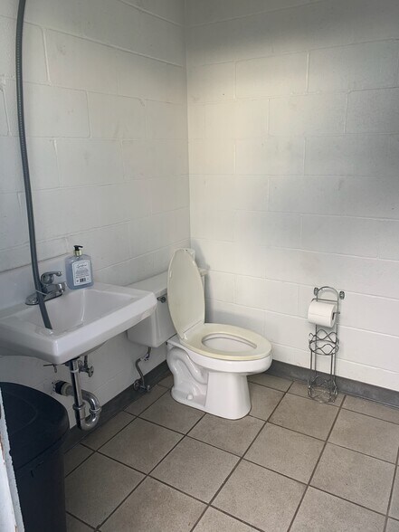 More Photos Of 655 Mapunapuna St, Honolulu Warehouse For Lease