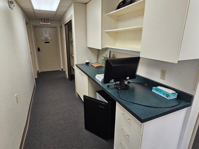 More Photos Of 97 S 4th St, Ishpeming Office For Lease