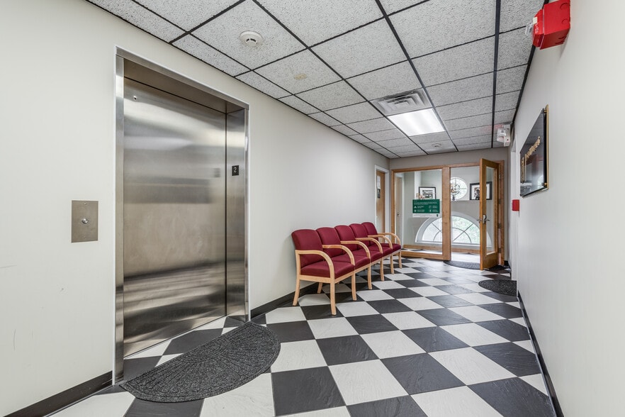 More Photos Of 223 W Montauk Hwy, Hampton Bays Medical For Lease
