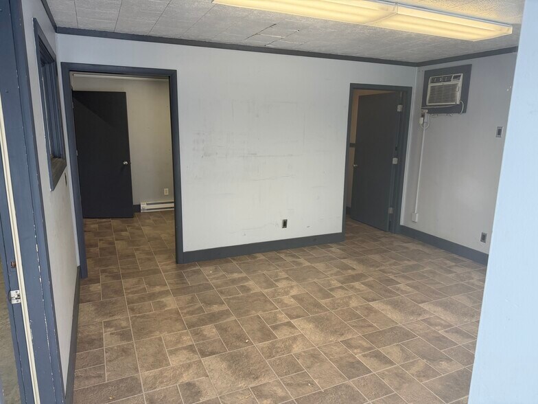 More Photos Of 3407 E Hamilton Ave, Eau Claire Auto Repair For Lease