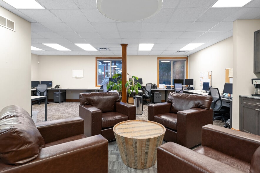 More Photos Of 9155 Governors Way, Cincinnati Office For Sale