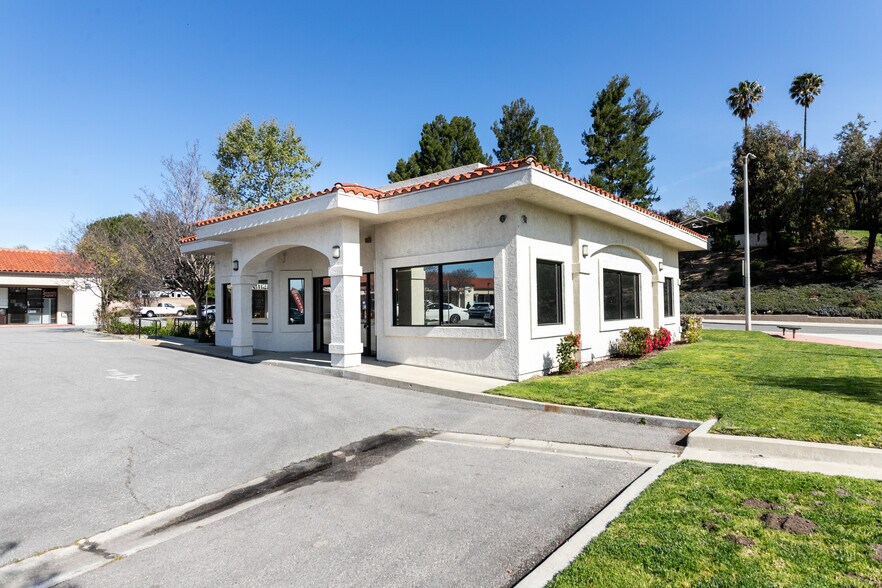 More Photos Of 14711 Princeton Ave, Moorpark Freestanding For Sale