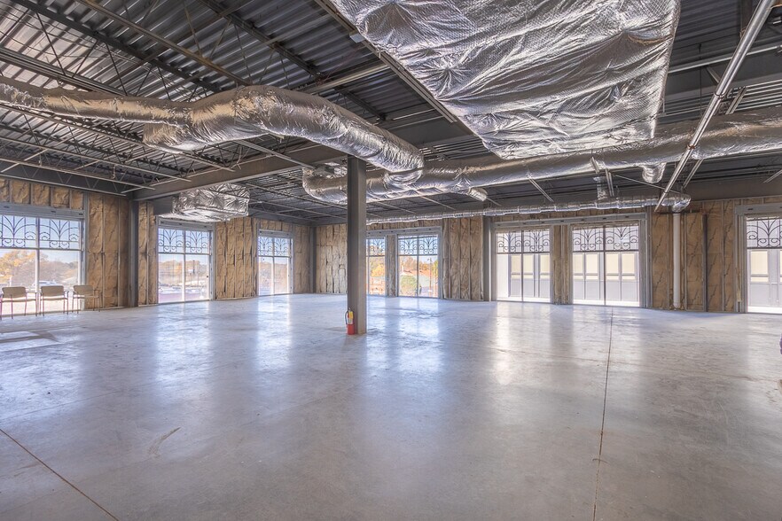 More Photos Of 129 N Main St, Anderson Office For Lease