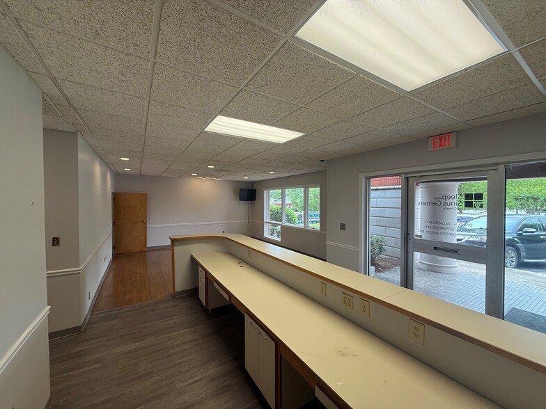 More Photos Of 1000 Hawthorne Ave, Athens Medical For Lease
