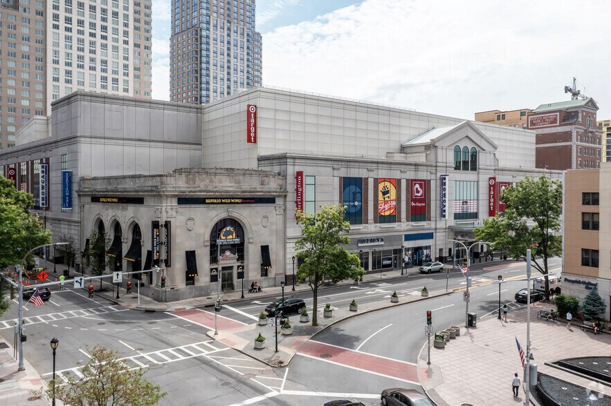 Primary Photo Of 1-13 City Plz, White Plains General Retail For Lease