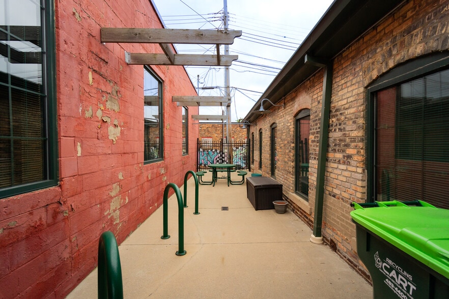 More Photos Of 1213 Center St, Lansing Medical For Sale