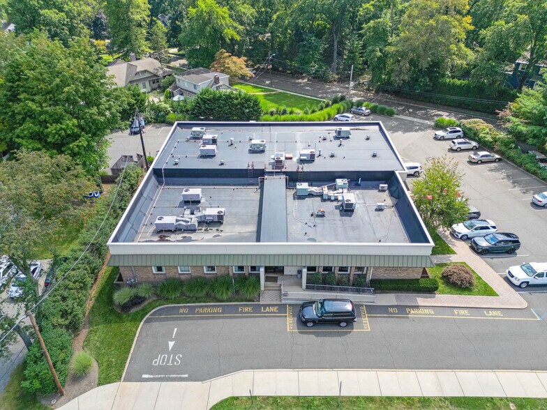 More Photos Of 385 S Maple Ave, Glen Rock Medical For Lease
