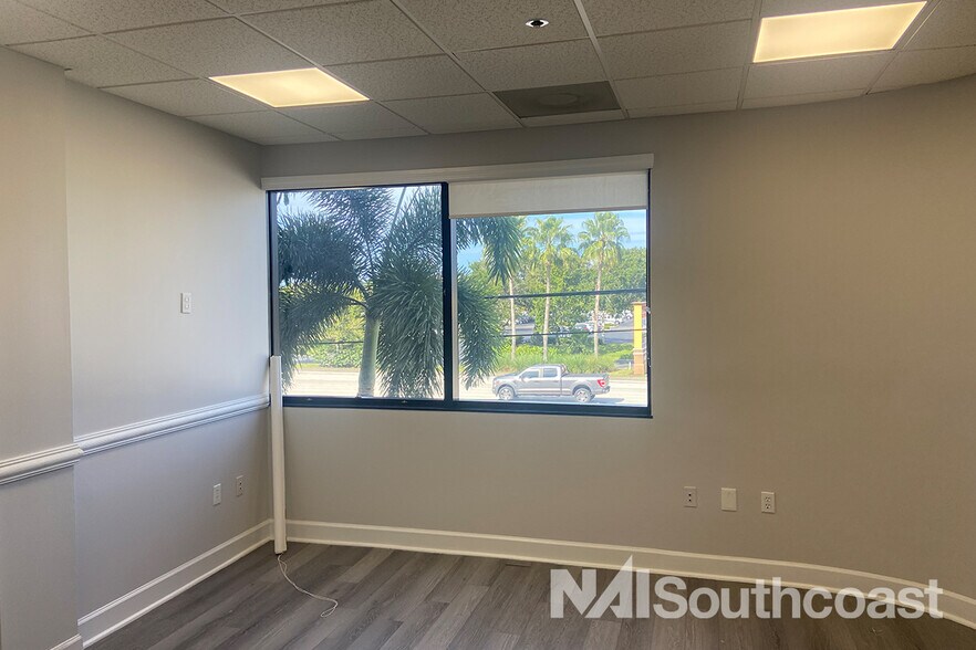 More Photos Of 2400 SE Federal Hwy, Stuart Office For Lease