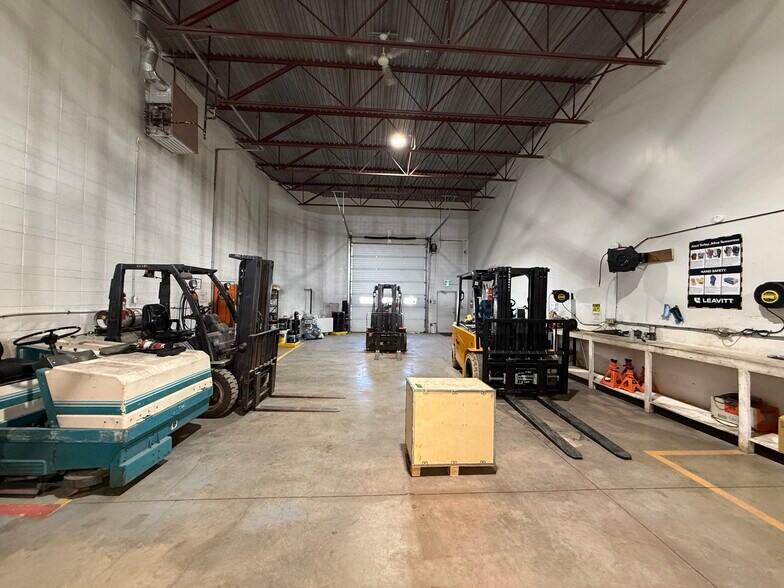 More Photos Of 2843 2 Av N, Lethbridge Flex For Lease