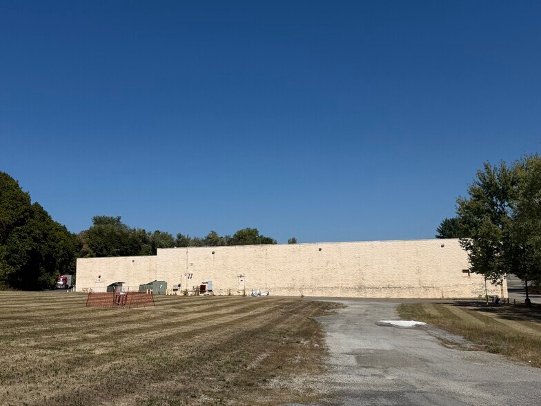 More Photos Of 4495-4499 Mall Dr, Steubenville Freestanding For Lease