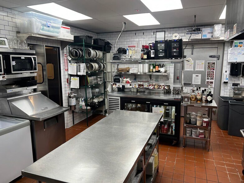 More Photos Of 7164-7168 Melrose Ave, Los Angeles General Retail For Lease