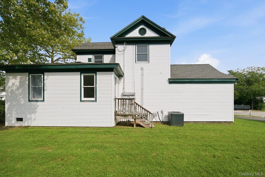 More Photos Of 1228 Roanoke Ave, Riverhead Medical For Sale