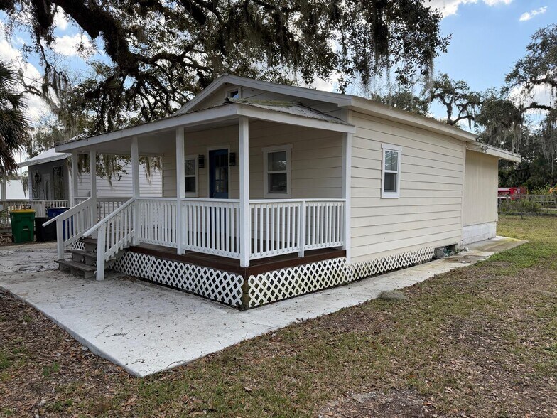 More Photos Of 94 N Hall St, LaBelle Office For Lease