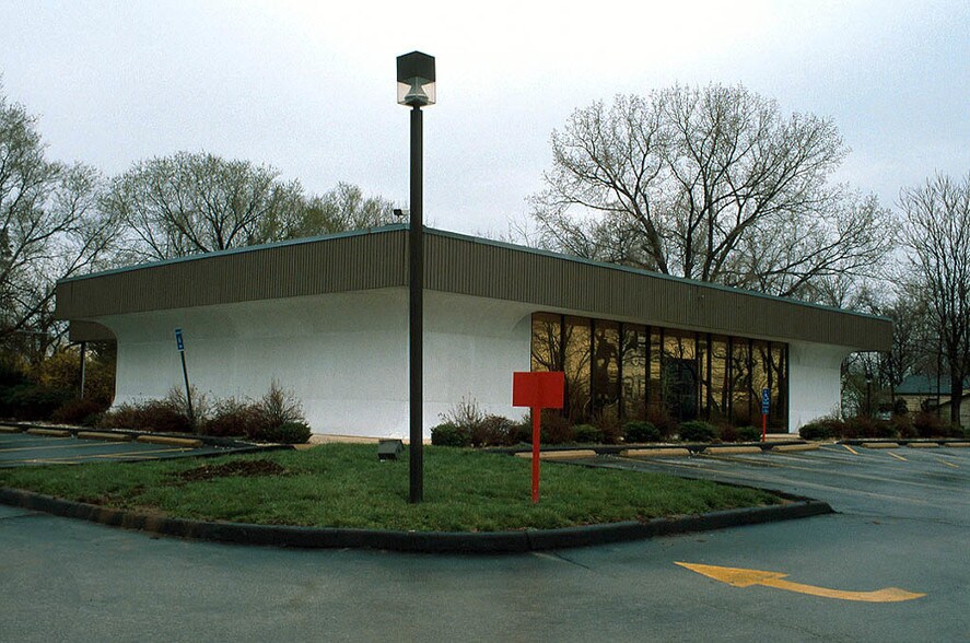 More Photos Of 6944 N Hanley Rd, Hazelwood Office For Sale