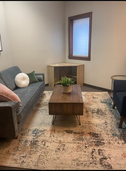 More Photos Of 110 N Cherry St, Olathe Office Residential For Lease