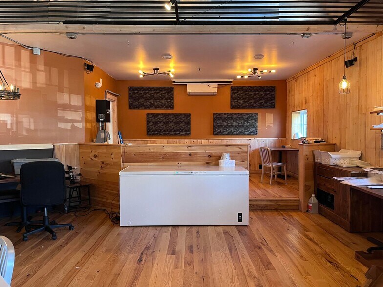 More Photos Of 18 Village Green Way, Southwest Harbor Restaurant For Lease