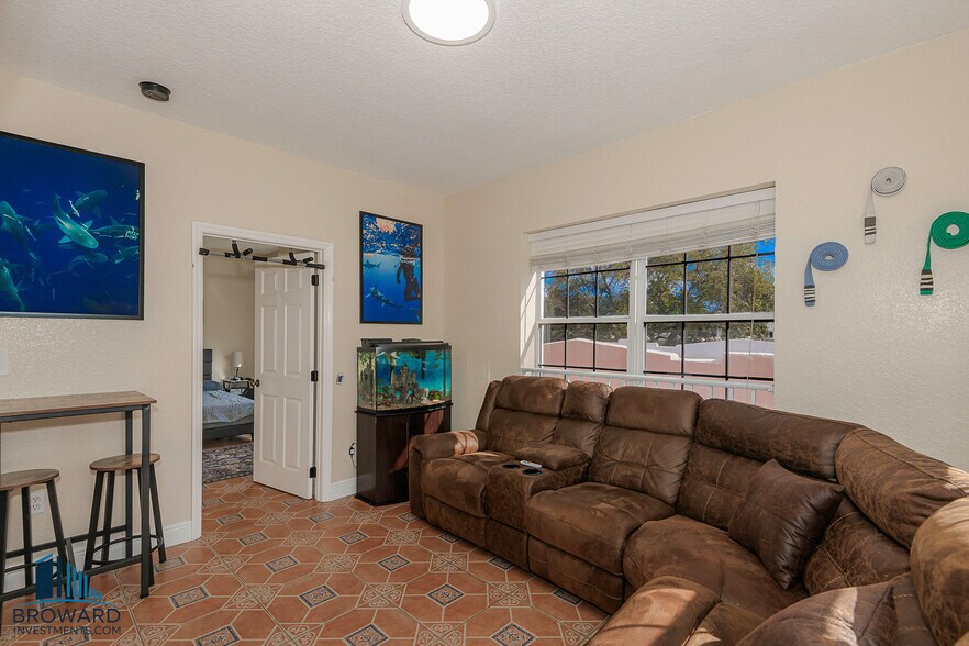 More Photos Of 330 SW 20th St, Fort Lauderdale Multifamily For Sale