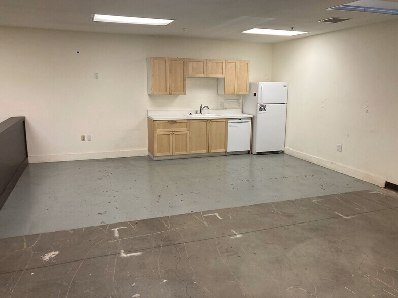 More Photos Of 1000 Quesada Ave, San Francisco Warehouse For Lease