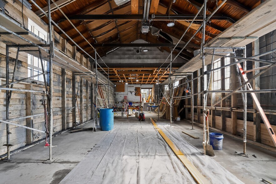 More Photos Of 935 W 6th St, Lansdale Industrial For Sale