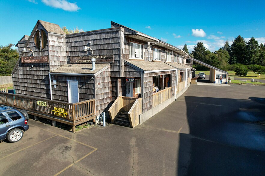 More Photos Of 4253 Highway 101 N, Gearhart Hotel For Sale