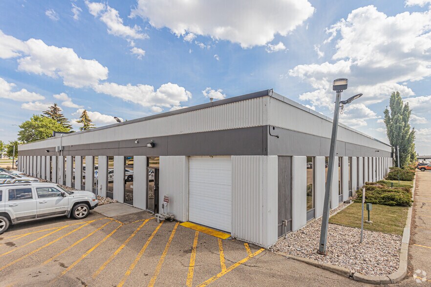 More Photos Of 13140 St Albert Trl NW, Edmonton Office For Lease