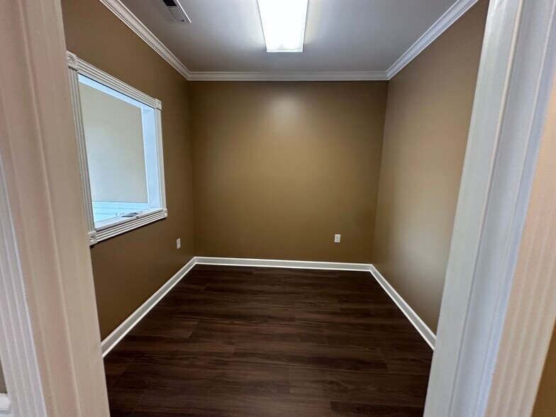 More Photos Of 1011 Lehman Ave, Bowling Green Office For Lease