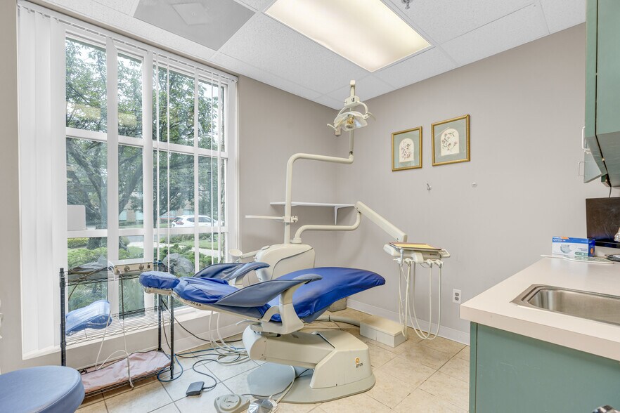 More Photos Of 3 Progress St, Edison Office For Sale