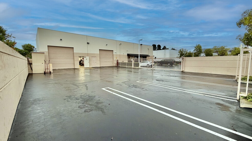 More Photos Of 26911 Vista Terr., Lake Forest Service For Sale