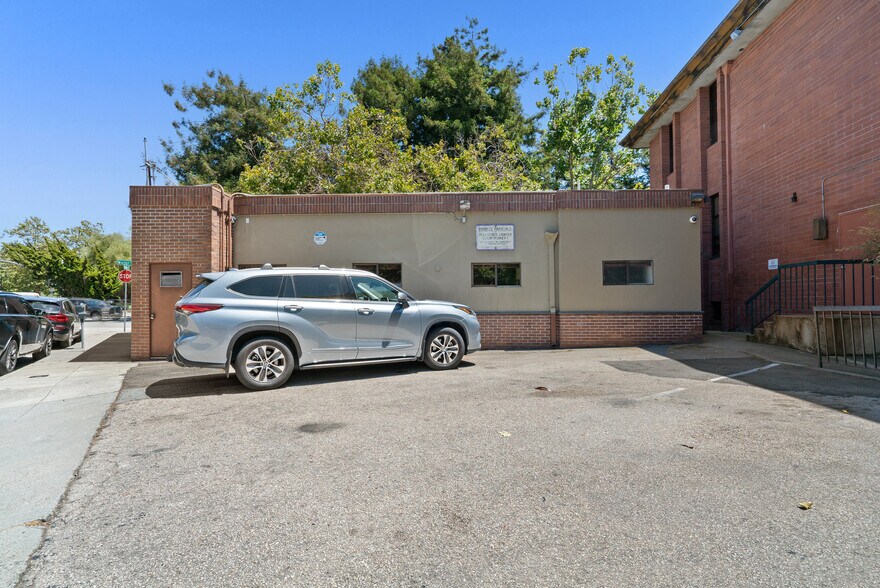 More Photos Of 129 Water St, Santa Cruz Office For Lease