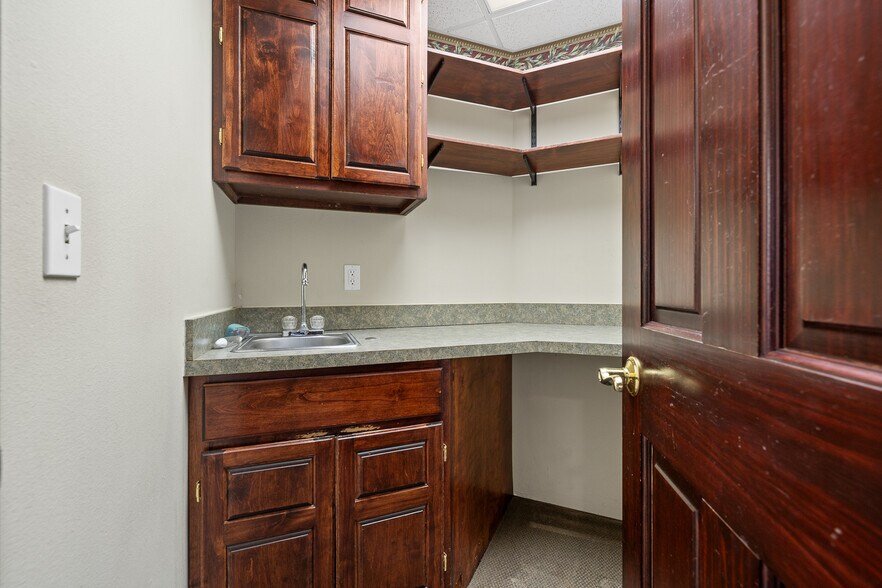 More Photos Of 601 West Blvd, Rapid City Office For Lease