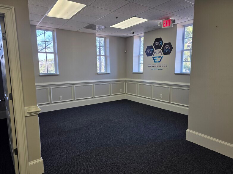 More Photos Of 1600 River Park Blvd, Woodstock Office For Sale