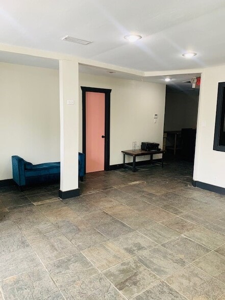 More Photos Of 1120 W 15th 1/2 St, Houston Loft Creative Space For Lease