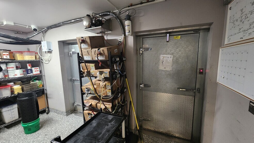 More Photos Of 3900-3904 E Lake St, Minneapolis Restaurant For Sale