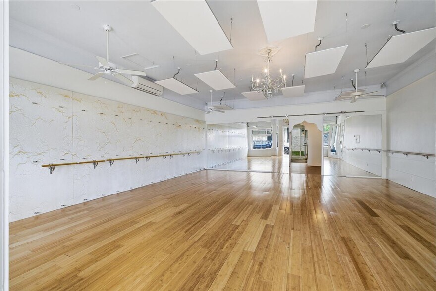 More Photos Of 145 N Market St, Wailuku Storefront Retail Residential For Lease