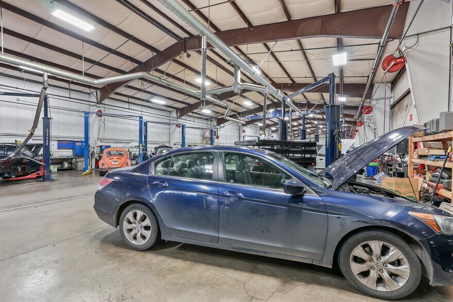 More Photos Of 555 N Pacific Hwy, Woodburn Auto Repair For Sale