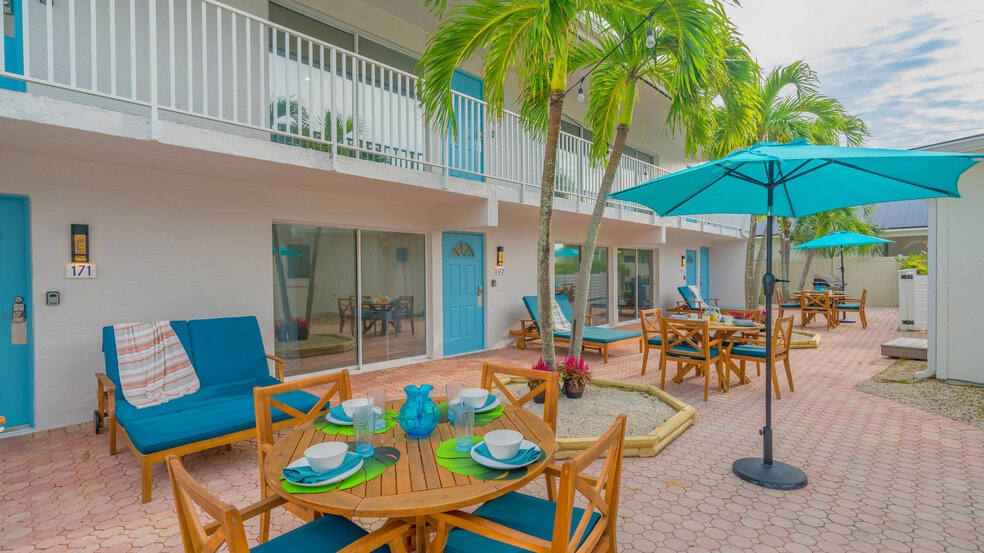 More Photos Of 104 Avenida Veneccia, Siesta Key Multifamily For Sale