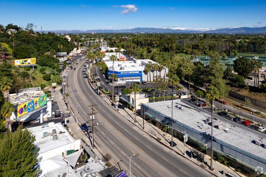 More Photos Of 12555-12565 Ventura Blvd, Studio City Department Store For Lease