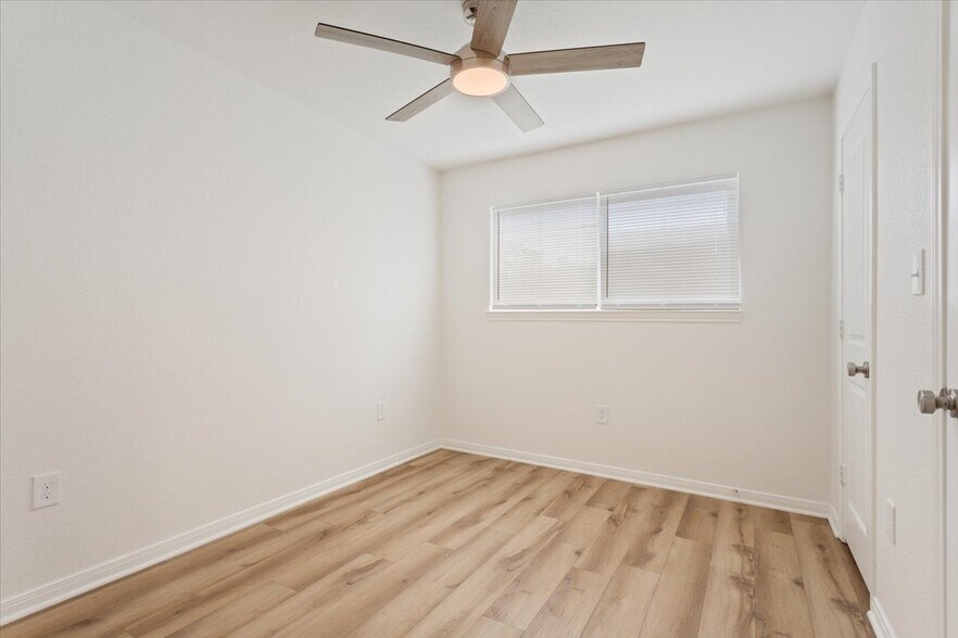 More Photos Of Gruver Circle, Hewitt Apartments For Sale