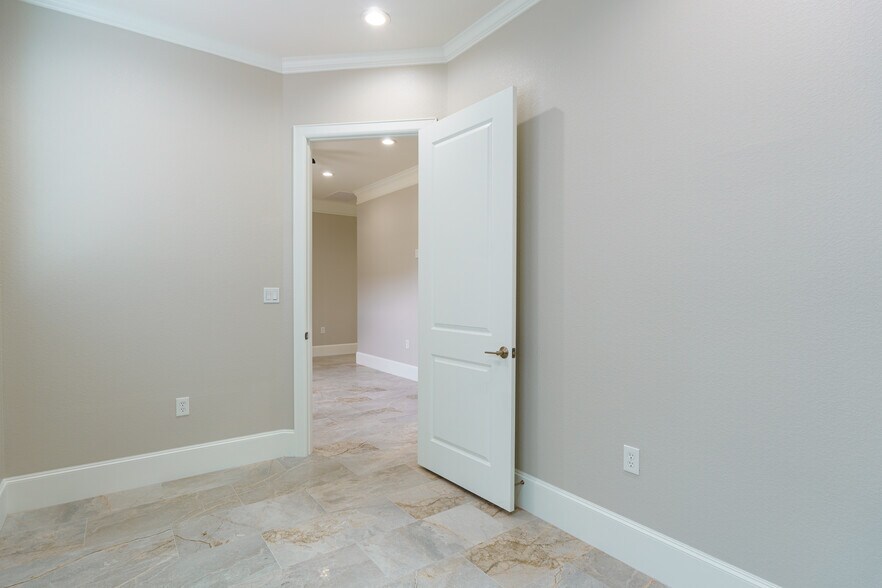 More Photos Of 12414 Spring Cypress Rd, Tomball Medical For Sale