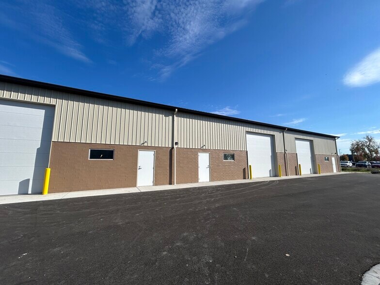 More Photos Of 620 Progress Ave, Munster Warehouse For Lease
