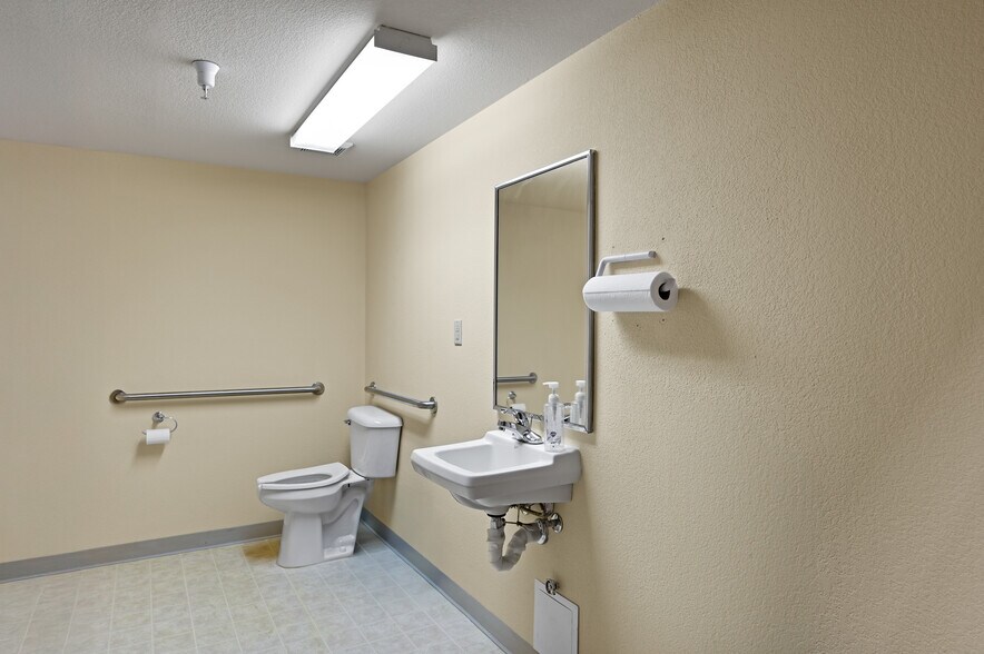 More Photos Of 21 Bisbee Ct, Santa Fe Warehouse For Sale