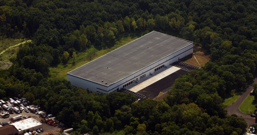 More Photos Of 303 Helen St, South Plainfield Warehouse For Lease